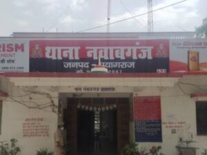 UP NEWS UPDATE :फर्रुखाबाद: ओवरलोड ट्रैक्टर-ट्रॉलियां सड़कों पर खतरा, शुकरुल्लाहपुर ओवरब्रिज पर बड़ा हादसा टला