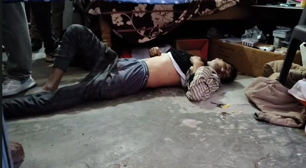 UP NEWS UPDATE :बंद कमरे में पड़ा मिला व्यक्ति का शव,संदिग्ध परिस्थितियों में व्यक्ति की हुई मौत,