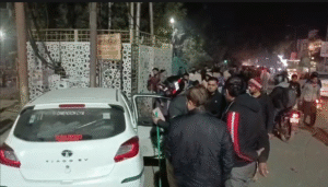 UP NEWS UPDATE :कानपुर: नशेबाज कार ने स्कूटी को मारी टक्कर, महिला-बच्ची समेत दो घायल