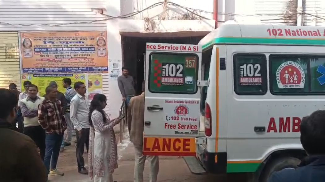 UP NEWS UPDATE :बांगरमऊ: सीएम के छापे से अस्पताल में हड़कंप, बंद सेवाएं फटाफट चालू!