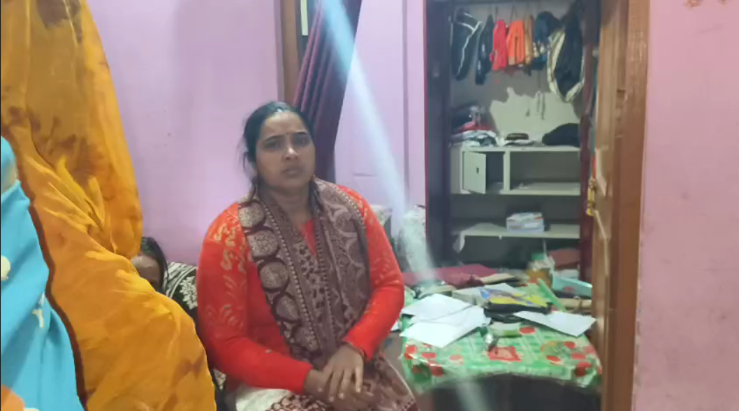 UP NEWS UPDATE :सीतापुर: सेना भाइयों के घर 15 लाख की बड़ी चोरी, इलाके में दहशत!