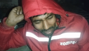 UP NEWS UPDATE :फर्रुखाबाद: तेज रफ्तार क्रेटा ने मारी जोमैटो डिलीवरी बॉय को टक्कर, चालक फरार.