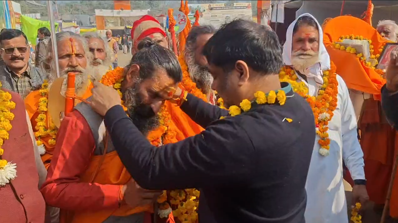 मकर संक्रांति पर वैष्णो संप्रदाय की भव्य शोभा यात्रा, एडीएम ने किया साधु-संतों का स्वागत