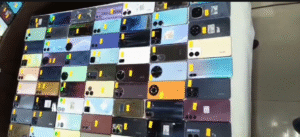 UP NEWS UPDATE :लोगो के खोए हुए 30 लाख रुपए कीमत के 101 मोबाइल इटावा पुलिस ने बरामद कर किए वापस