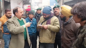 UP NEWS UPDATE :सहारनपुर नगर निगम ने अतिक्रमण करने वालों के खिलाफ सख़्त कार्रवाई करते हुए 16,000 रुपये का जुर्माना वसूल किया और नियमों का उल्लंघन करने वाले दुकानदारों का सामान जब्त किया।