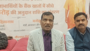 UP NEWS UPDATE :कन्नौज-लाभार्थियों के खाते में भेजे गए 14 करोड रुपए,प्रधानमंत्री आवास योजना शहरी सिकंदरपुर नगर पंचायत से लाभार्थियों को रवाना करते अध्यक्ष