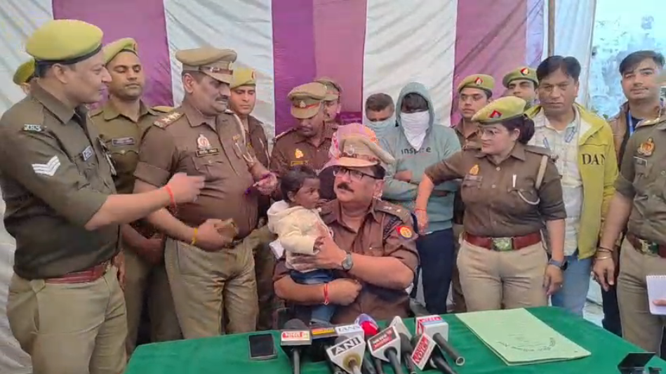 UP NEWS UPDATE :इटावा में ट्रेन से नशीला लड्डू खिलाकर बच्चा चोरी साढ़े तीन लाख में बेचा, तीन गिरफ्तार, मासूम सकुशल बरामद