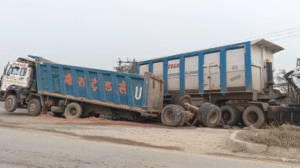 UP NEWS UPDATE :जालौन में डंपरों की खौफनाक भिड़ंत! चालक की जान पर बनी, दो घायल