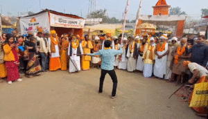 UP NEWS UPDATE :फर्रुखाबाद माघ मेला: चौथे स्नान पर लाखों श्रद्धालुओं का गंगा डुबकी, बसंत पंचमी शोभा यात्रा की भव्य धूम!