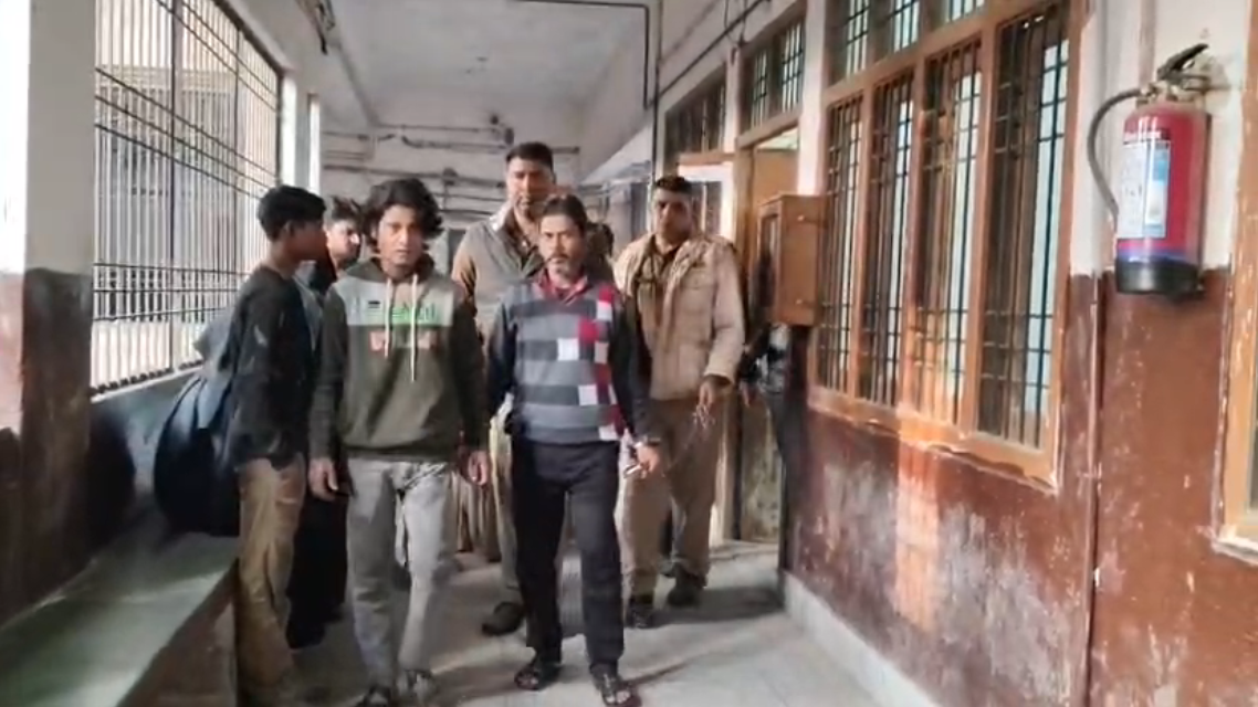 UP NEWS UPDATE :अलीगढ़: फूफा को 12 साल जेल, ऑमलेट बहाने किशोरी का बलात्कार