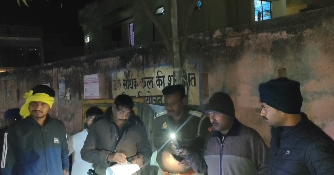 UP NEWS UPDATE :उन्नाव: लोन नदी पुल पर अपाचे बाइक साइन बोर्ड से टकराई, तीन युवकों की मौत