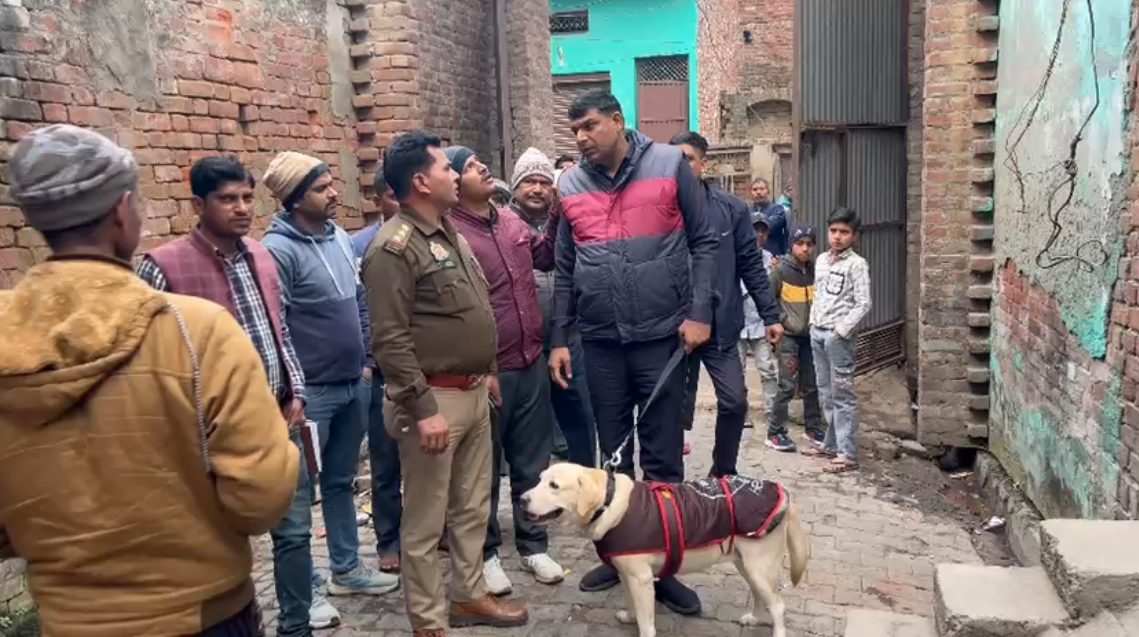 UP NEWS UPDATE :कासगंज जनपद में दिखा एक हैरत अंगेज मामला, सोते समय 02 नाबालिक लड़कियों की काटी चोटी