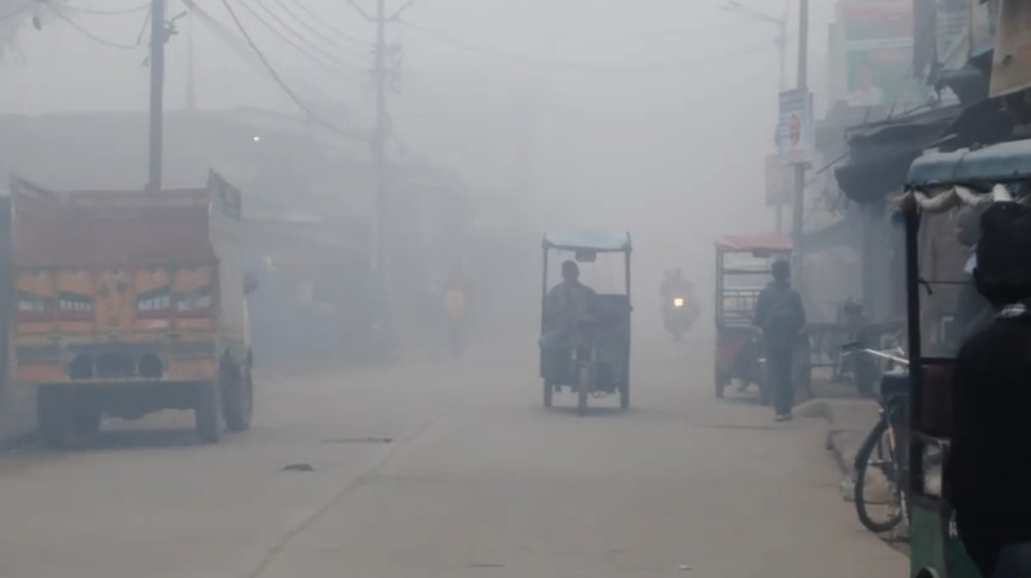 UP NEWS UPDATE :कासगंज- जनपद में छाया घना कोहरा जनजीवन हुआ प्रभावित,