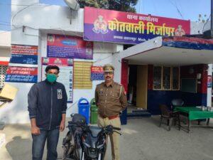 UP NEWS UPDATE :सहारनपुर: स्टंटबाजी पर पुलिस का शिकंजा, मिर्जापुर में बाइक सवार बाबर गिरफ्तार