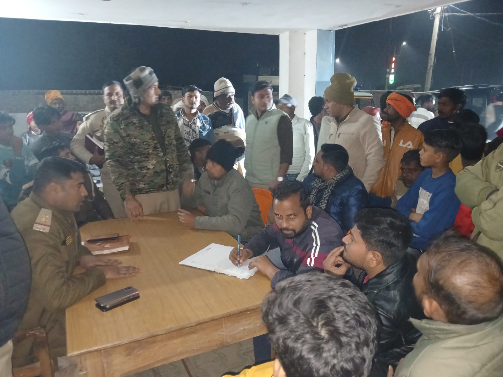 UP NEWS UPDATE :बदायूं: हिंदू बस्ती में चादर जुलूस पर बवाल, चेयरमैन समेत 9 हिरासत में