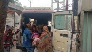 UP NEWS UPDATE :फर्रुखाबाद ब्रेकिंग-गैस पर खाना बनाते समय महिला के कपड़ों में लगी आग