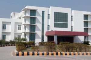 UP NEWS UPDATE :छिबरामऊ 100 शैय्या अस्पताल में डॉक्टरों की संवेदनहीनता का वीडियो वायरल, जांच टीम भी सवालों के घेरे में