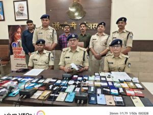नववर्ष पर सहारनपुर पुलिस का बड़ा तोहफा — 51 लाख के 172 मोबाइल लौटाए, जनता ने जताया आभार”
