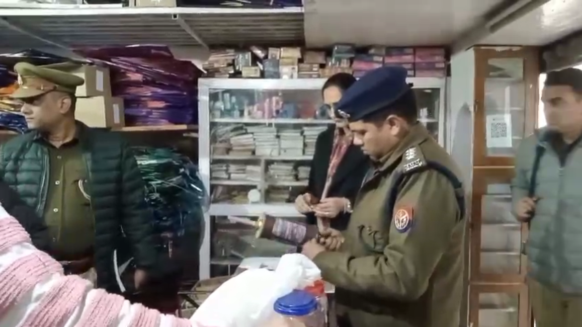 UP NEWS UPDATE :बिजनौर: चाइनीज मांझे पर प्रशासन की सख्ती, दुकानों पर छापेमारी शुरू