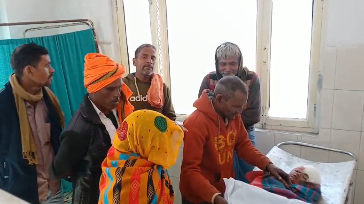 UP NEWS UPDATE :कासगंज- जनपद में तेज रफ्तार का कहर,तेज रफ्तार अनियंत्रित लोडर गाड़ी ने 06 वर्षीय मासूम बच्ची को मारी जोरदार टक्कर,