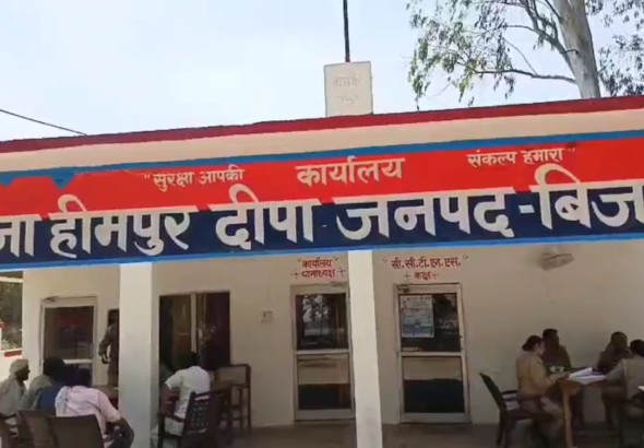 UP NEWS UPDATE :बिजनौर: भिखारियों के भेष में बदमाशों ने चाकू से धमकाया, अकेली महिला से लाखों की लूट