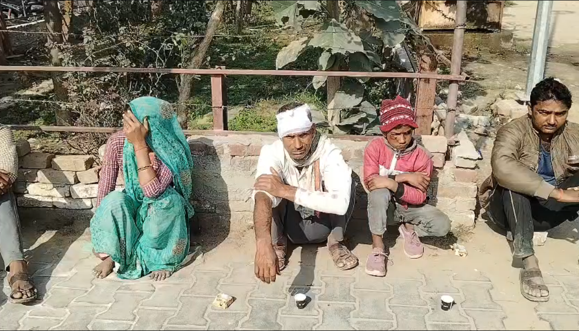 UP NEWS UPDATE :कासगंज – बच्चों के विवाद लेकर दो पक्षों में जमकर हुआ खूनी संघर्ष