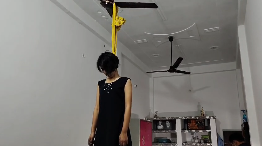 UP NEWS UPDATE :दसवीं की छात्रा ने फांसी के फंदे पर लटक कर की आत्महत्या जानकारी मिलते ही परिवार में मचा कोहराम