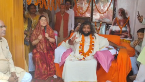 UP NEWS UPDATE :कन्नौज: राज्य महिला आयोग उपाध्यक्ष अपर्णा यादव ठठिया अखिलेश्वर धाम पहुंचीं, रुद्राभिषेक कर की पूजा