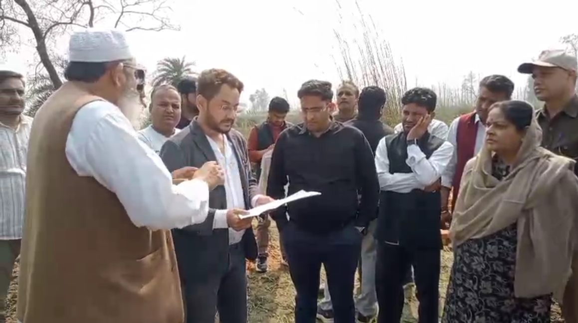 UP NEWS UPDATE :बिजनौर में समाजवादी के दो गद्यावर नेता जमीनी विवाद में आए आमने-सामने