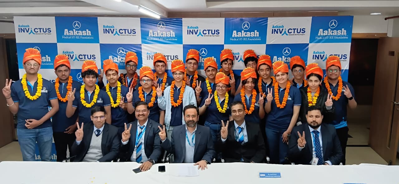 UP NEWS UPDATE :आकाश मेरठ का जलवा! JEE Main 2026 में 37 स्टूडेंट्स ने 99+ पर्सेंटाइल से रचा इतिहास, शिवाशीष चौहान टॉपर