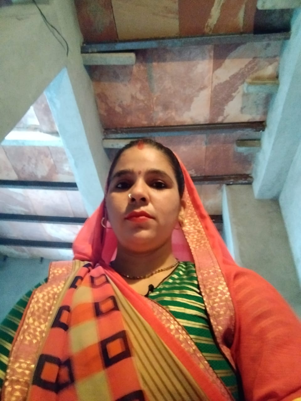 UP NEWS UPDATE :अलीगढ़: बेटे की शादी से पहले 3 बच्चों की मां भांजे संग फरार, 1 लाख नकदी-जेवर ले उड़ी!