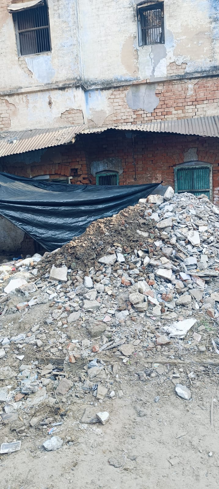 UP NEWS UPDATE :धर्म पुरी में गंदगी व अवैध कब्जा हटाने की मांग पुरी न होने तक छावनी को कोई टैक्स नहीं अदा करेंगे