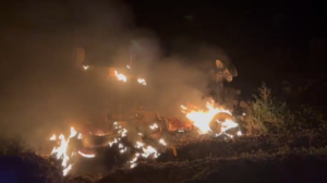 UP NEWS UPDATE :कन्नौज: तेज रफ्तार ट्रैक्टर खाई में पलटा, आग लगने से हड़कंप; चालक ने कूदकर बचाई जान