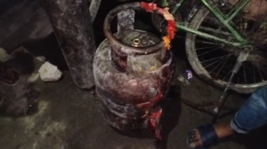 UP NEWS UPDATE :मेरठ: इफ्तार की तैयारी में किचन में भड़की भीषण आग, लाखों का सामान राख