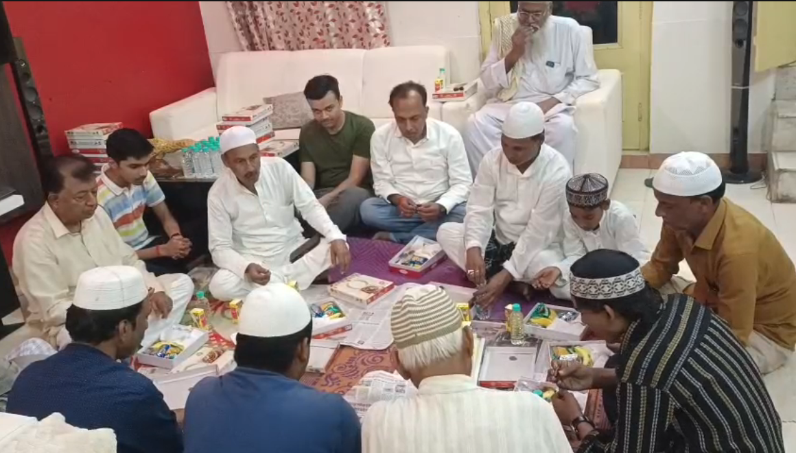 UP NEWS UPDATE :कन्नौज: मिश्रा परिवार की इफ्तार पार्टी, भाईचारे की अनोखी मिसाल