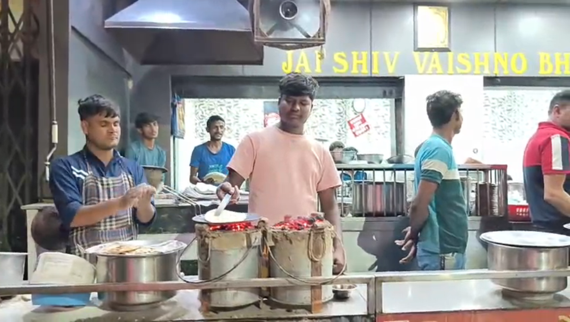 UP NEWS UPDATE :मुजफ्फरनगर: गैस संकट से होटलों में फिर कोयले की चूल्हा, युद्ध का असर व्यापार पर