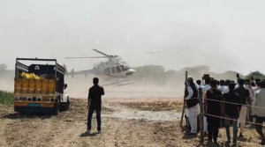 UP NEWS UPDATE :हेलीकॉप्टर से ससुराल पहुंचीं दो दुल्हनें, करनपुर गांव में ठूम्पा-ठूम्पा स्वागत