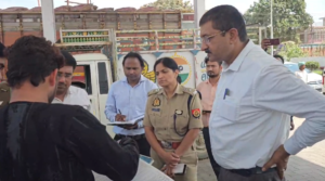 UP NEWS UPDATE :फर्रुखाबाद: DM-SP का गैस एजेंसी-पेट्रोल पंपों पर औचक निरीक्षण, आपूर्ति व सुरक्षा पर निगरानी