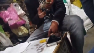 UP NEWS UPDATE :कासगंज: गंजडुंडवारा नगर पालिका जेई अमरजीत का सभासद से रिश्वत लेते वीडियो वायरल