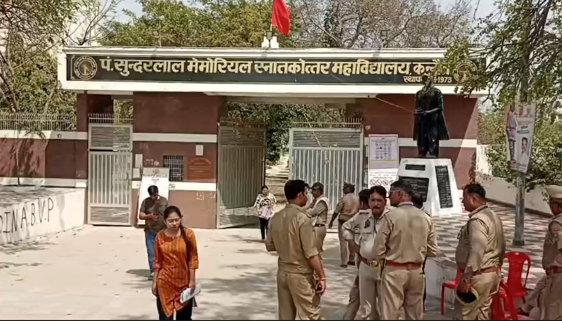 UP NEWS UPDATE :पनकी हाईवे हादसा: बस-डंपर भिड़ंत में चालक की मौत, 57 यात्री सुरक्षित बाहर!