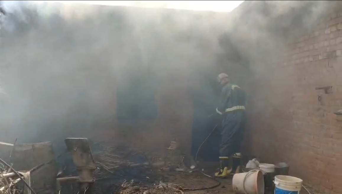 UP NEWS UPDATE :कन्नौज हसनपुर में विकराल आग: बुजुर्ग महिला झुलसी, घर राख!