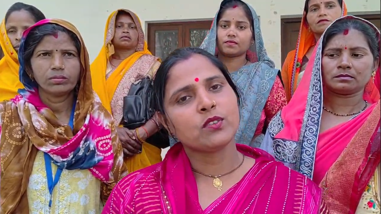 UP NEWS UPDATE :कन्नौज: मनरेगा महिला मेटों का उत्पीड़न, सांसद को ज्ञापन