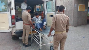 UP NEWS UPDATE :फर्रुखाबाद: लुटेरे ने पुलिस पर फायर, सिपाही घायल; जवाबी गोली से बदमाश के पैर में छेद