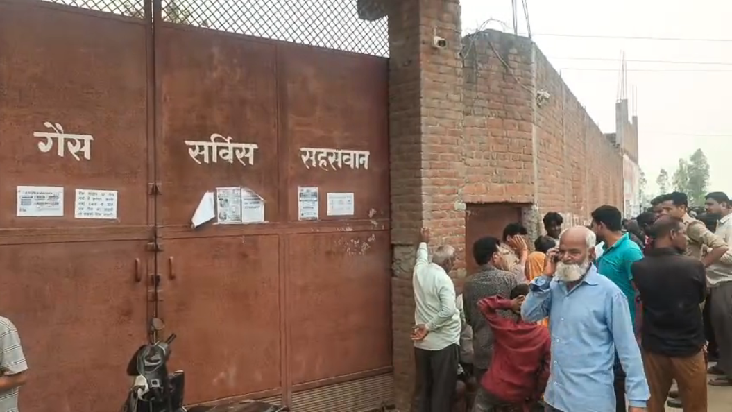 UP NEWS UPDATE :सहसवान गैस संकट: सुबह 4 बजे लाइन, सिलेंडर नहीं मिला