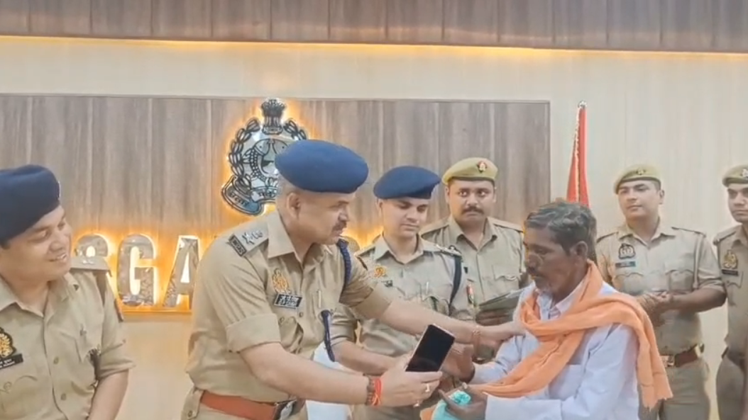 UP NEWS UPDATE :कासगंज साइबर सेल की बड़ी सफलता: 80 गुम मोबाइल फोन बरामद, कीमत करीब 27 लाख रुपये