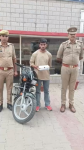 UP NEWS UPDATE :थाना परतापुर पुलिस को बड़ी कामयाबी: ड्राइवर ने मालिक की कार से ₹5 लाख चुराए, गिरफ्तारी में 28 हजार रुपए और बाइक बरामद