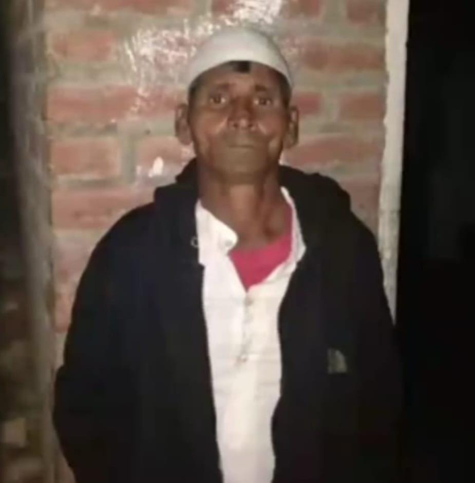UP NEWS UPDATE :कासगंज: भरगैन कस्बे में पेड़ पर मफलर का फंदा लटकाता मिला मजदूर आदिल का शव