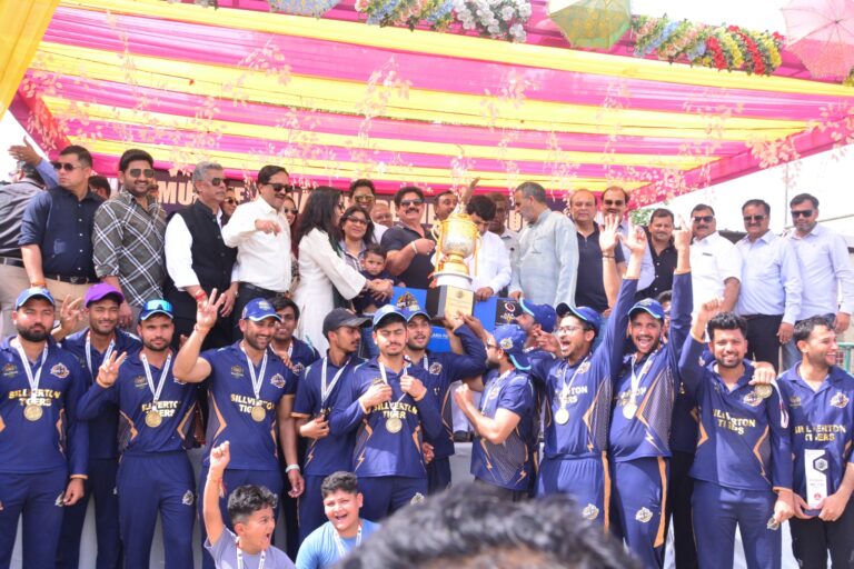 UP NEWS UPDATE :एमपीएल-2 फाइनल: सिल्वरटन टाइगर्स ने 9 विकेट से अंबा वॉरियर्स को धूल चटाई, खिताब पर कब्जा!