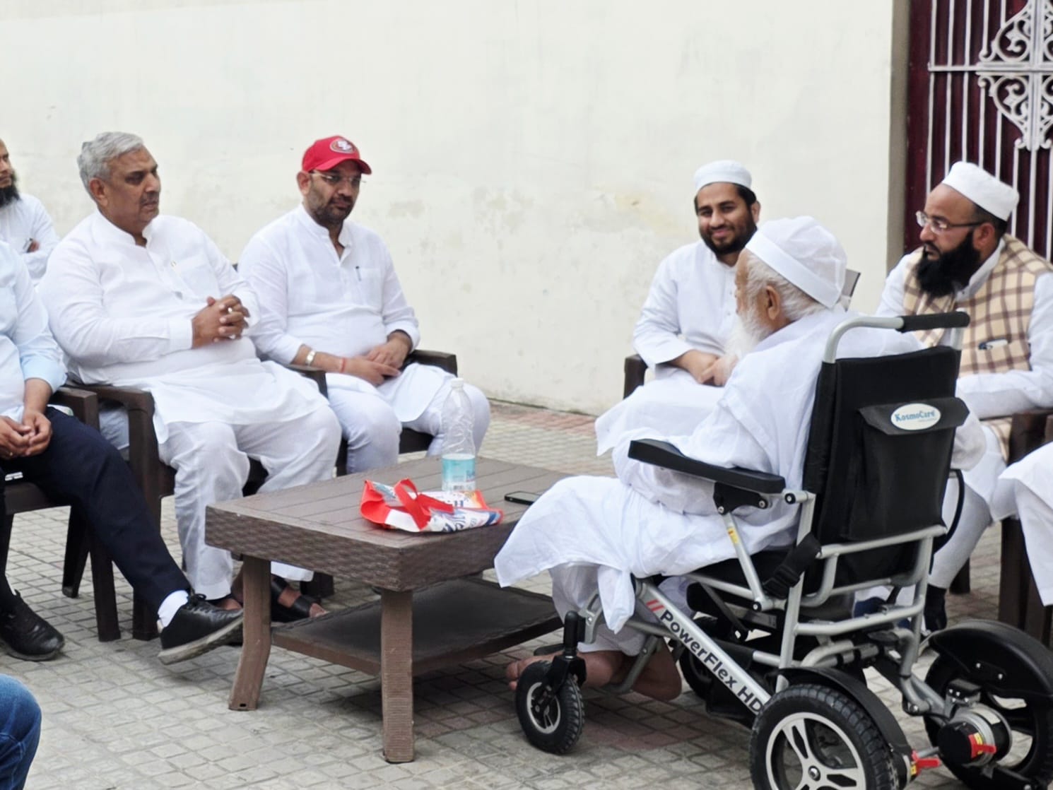 UP NEWS UPDATE :“सांसद हरेंद्र मलिक व विधायक पंकज मलिक की देवबंद में मौलाना अरशद मदनी से ईद की मुलाकात: भाईचारे और सद्भाव का संदेश”