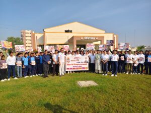 UP NEWS UPDATE :कासगंज में ‘रन फॉर एम्पावरमेंट’ दौड़: डीएम-एसपी ने दिखाई हरी झंडी, महिलाओं का सशक्तिकरण